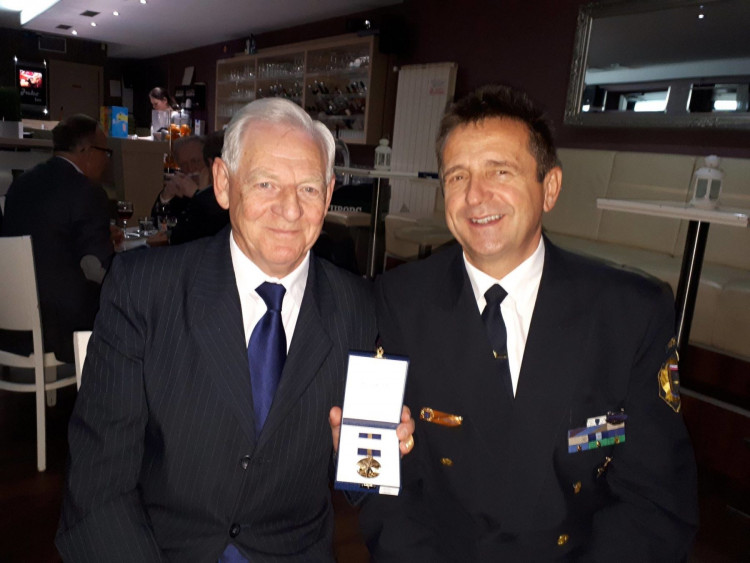 Arany fokozatú kitüntetést a Szlovén Rendőrség Veterán Szövetségétől