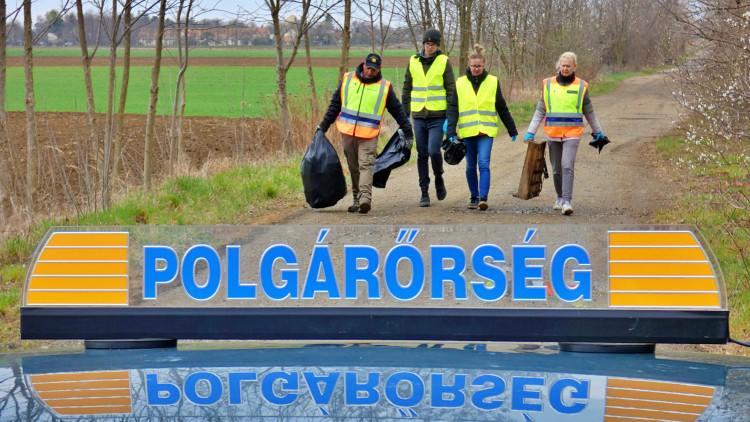 Rábapatyi és sárvári polgárőrök közös szemétgyűjtési akciója