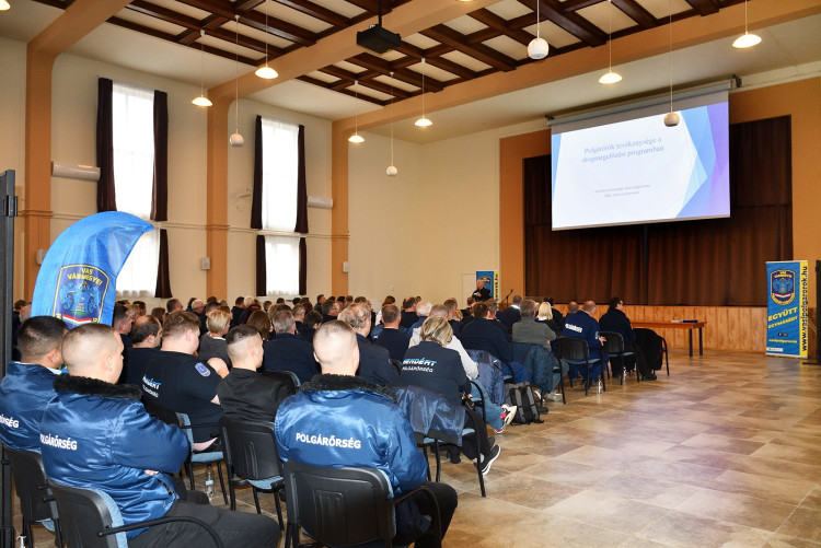 Három vármegye polgárőrei fogtak össze a drogellenes prevencióért Szombathelyen